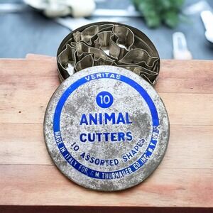 Vintage VERITAS 10 Animal Cutters in Original Tin Made in Italy